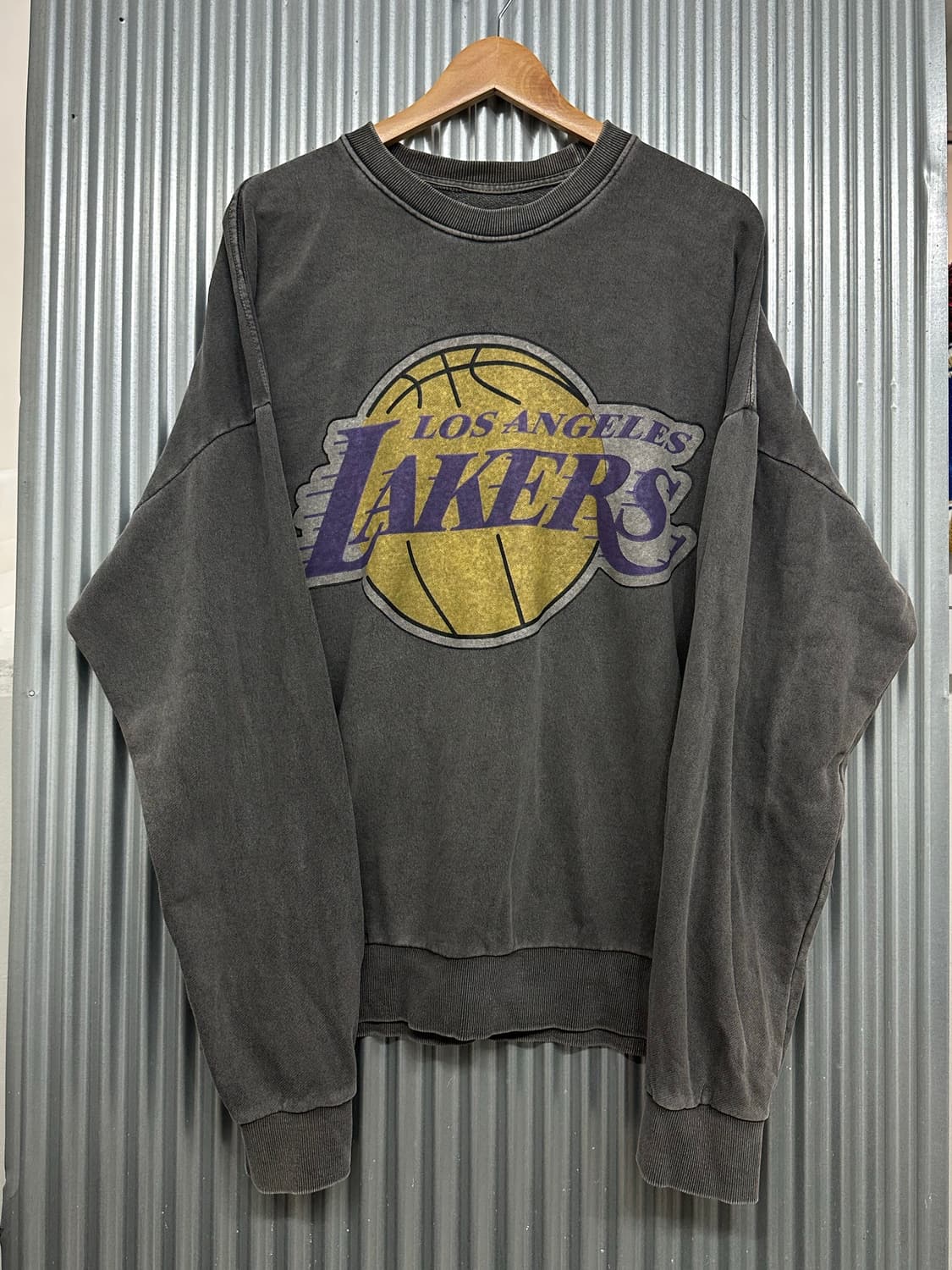 [XL~2XL] NBA 레이커스 23번 피그먼트 스웨트셔츠 오버핏 상품이미지1