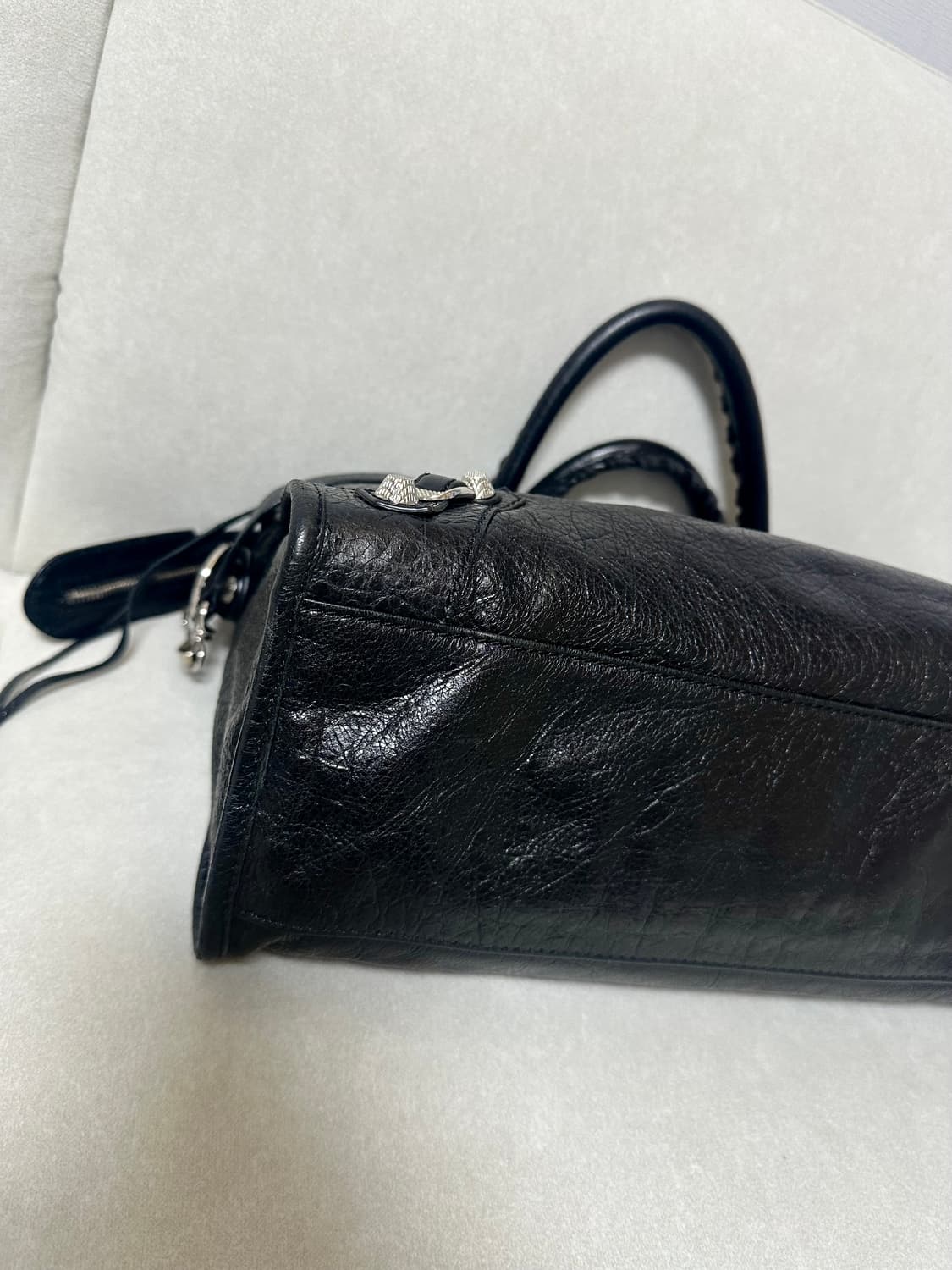 [A+ 정품] 발렌시아가 시티 모터백 미디움 블랙 상품이미지4