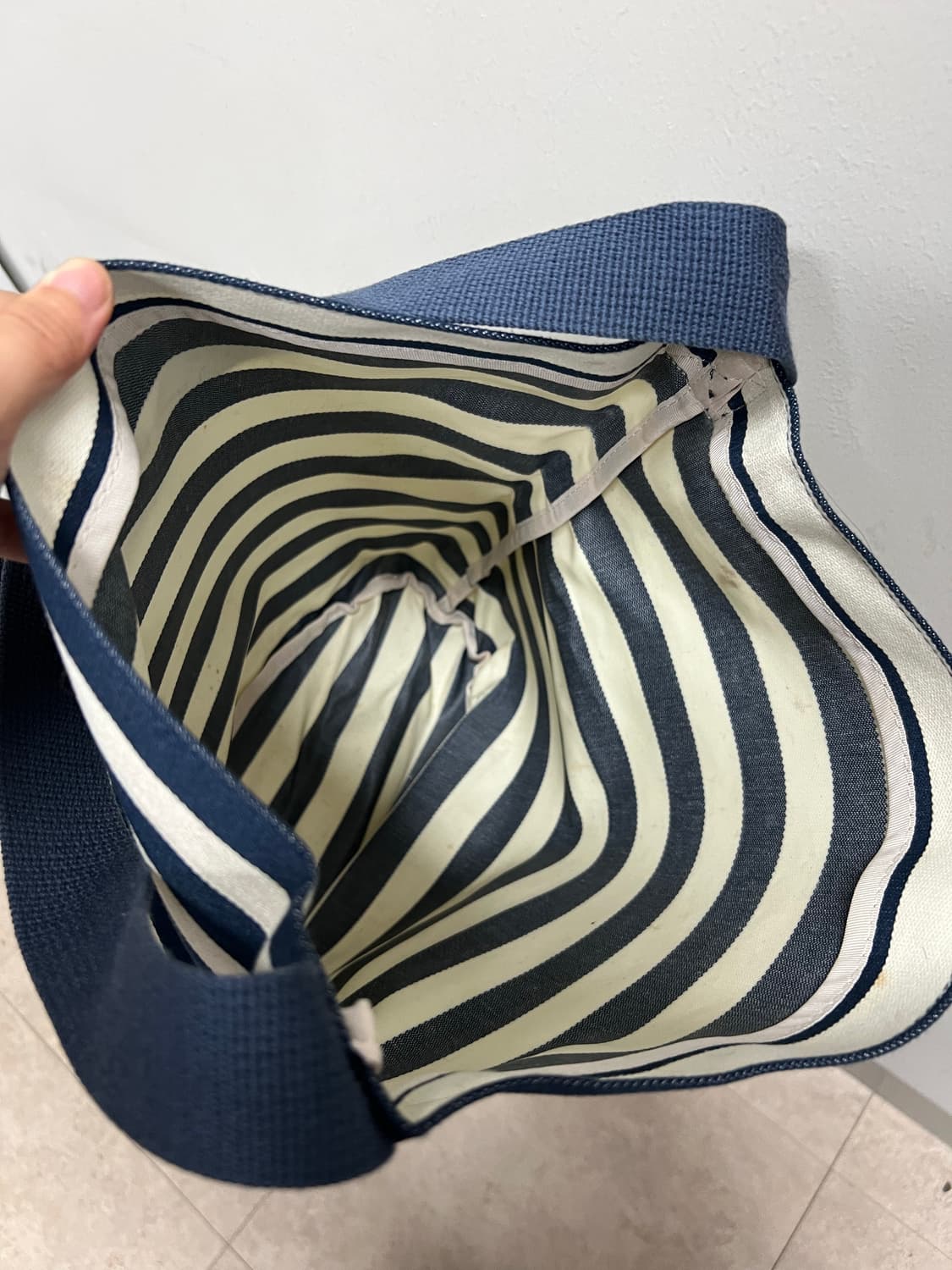 GAP 스트라이프 토드백 화이트/네이비 상품이미지5