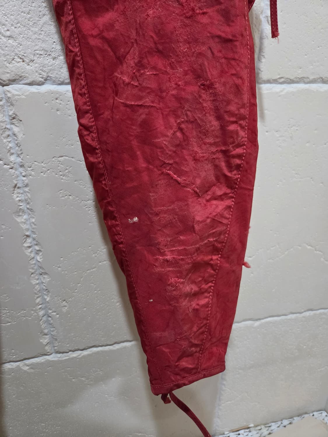 강혁 레드 팬츠 오염있음 상품이미지4