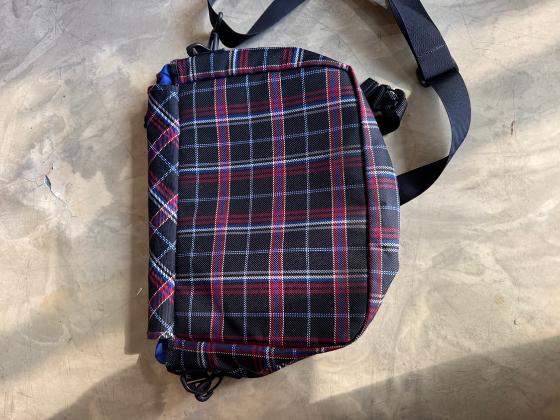 이스트팩 네온 체크 메신저백 크로스백  상품이미지9