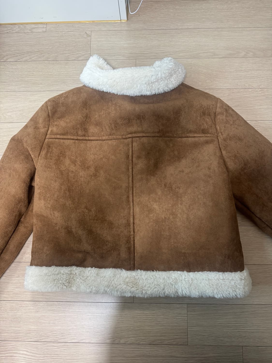 에잇세컨즈 숏 무스탕 M 상품이미지5