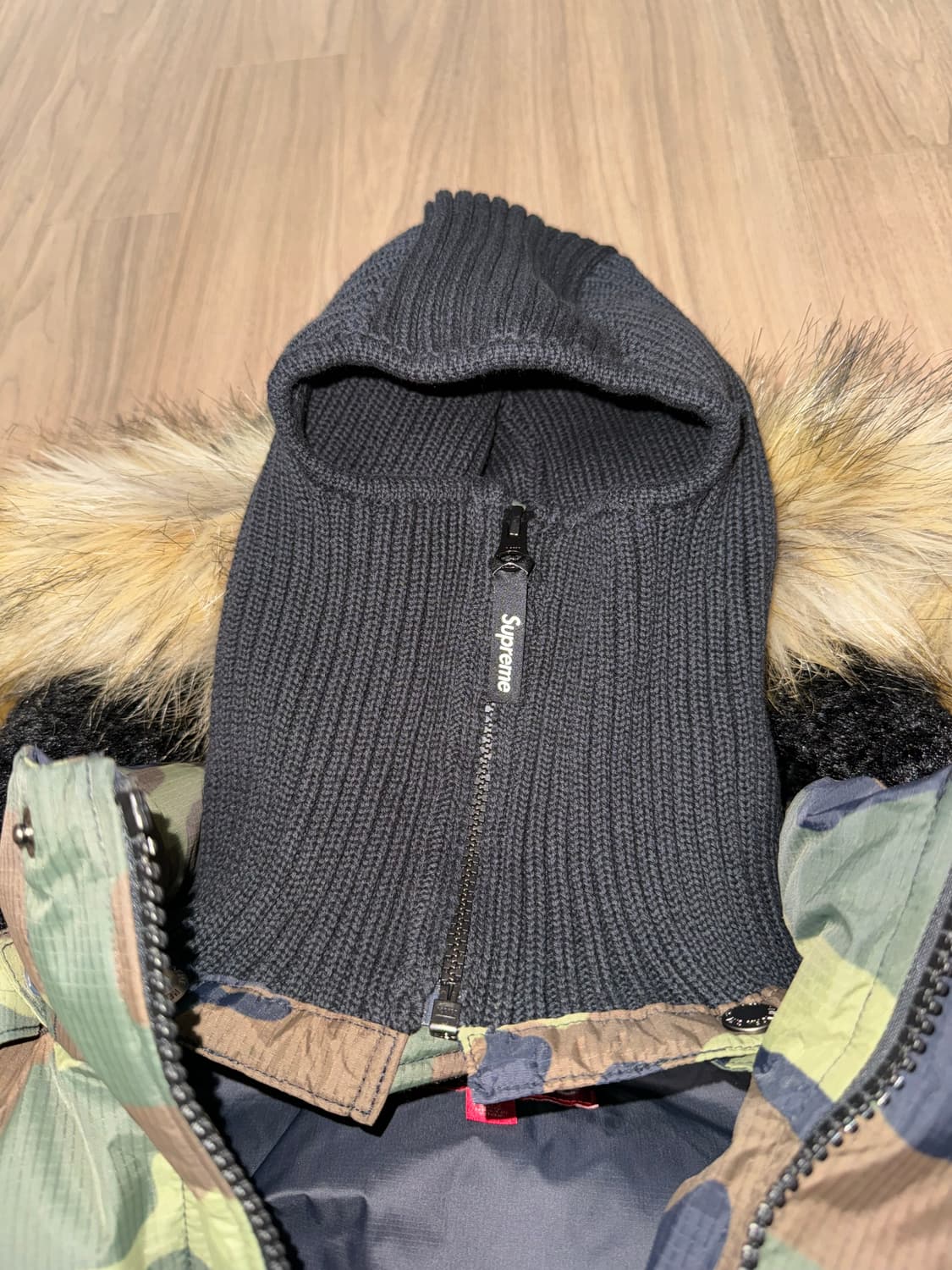 슈프림 페이스마스크 700필 다운 퍼퍼자켓 우드랜드 카모 XL 상품이미지3