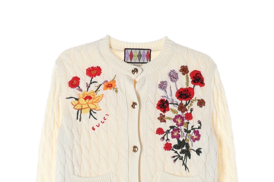 구찌 22FW 로고 플라워 자수 케이블 라운드 가디건 M
 상품이미지3