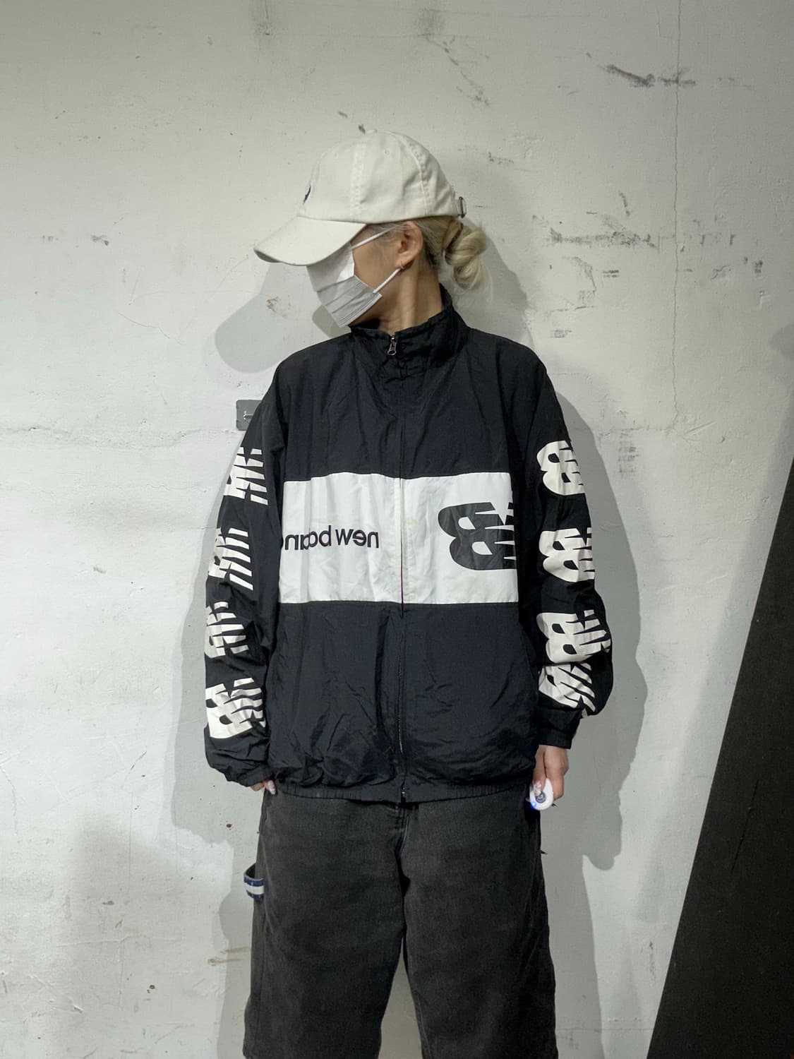 뉴발란스 블랙 화이트 로고 바람막이 자켓 L 상품이미지2