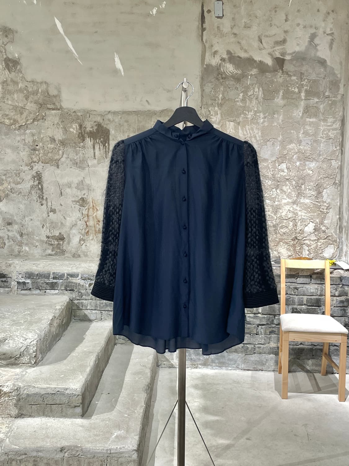 사카이 네이비 울 슬리브 실크 블라우스 상품이미지1