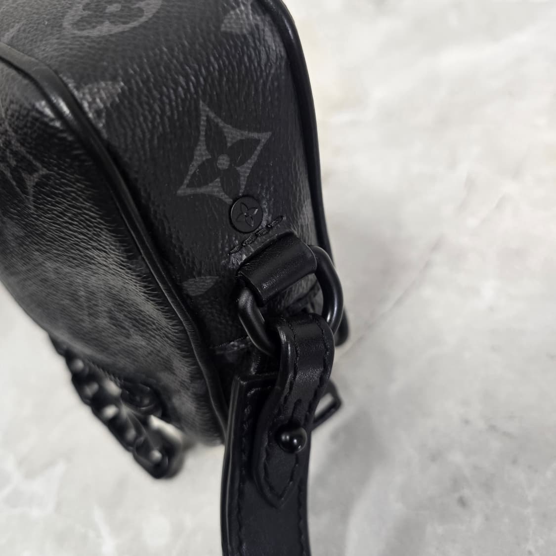 루이비통 포쉐트 볼가 모노그램 이클립스 클러치백 판매 상품이미지10