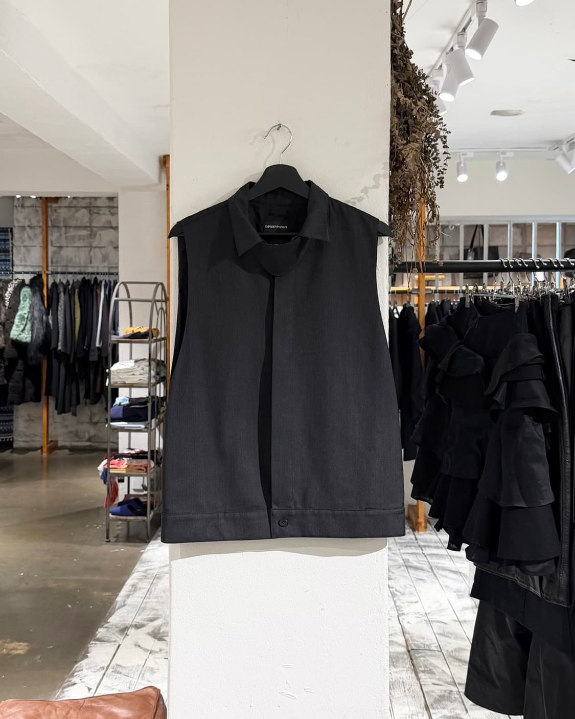 엠포리오 아르마니 차콜 매트 라인 하이넥 베스트  상품이미지1