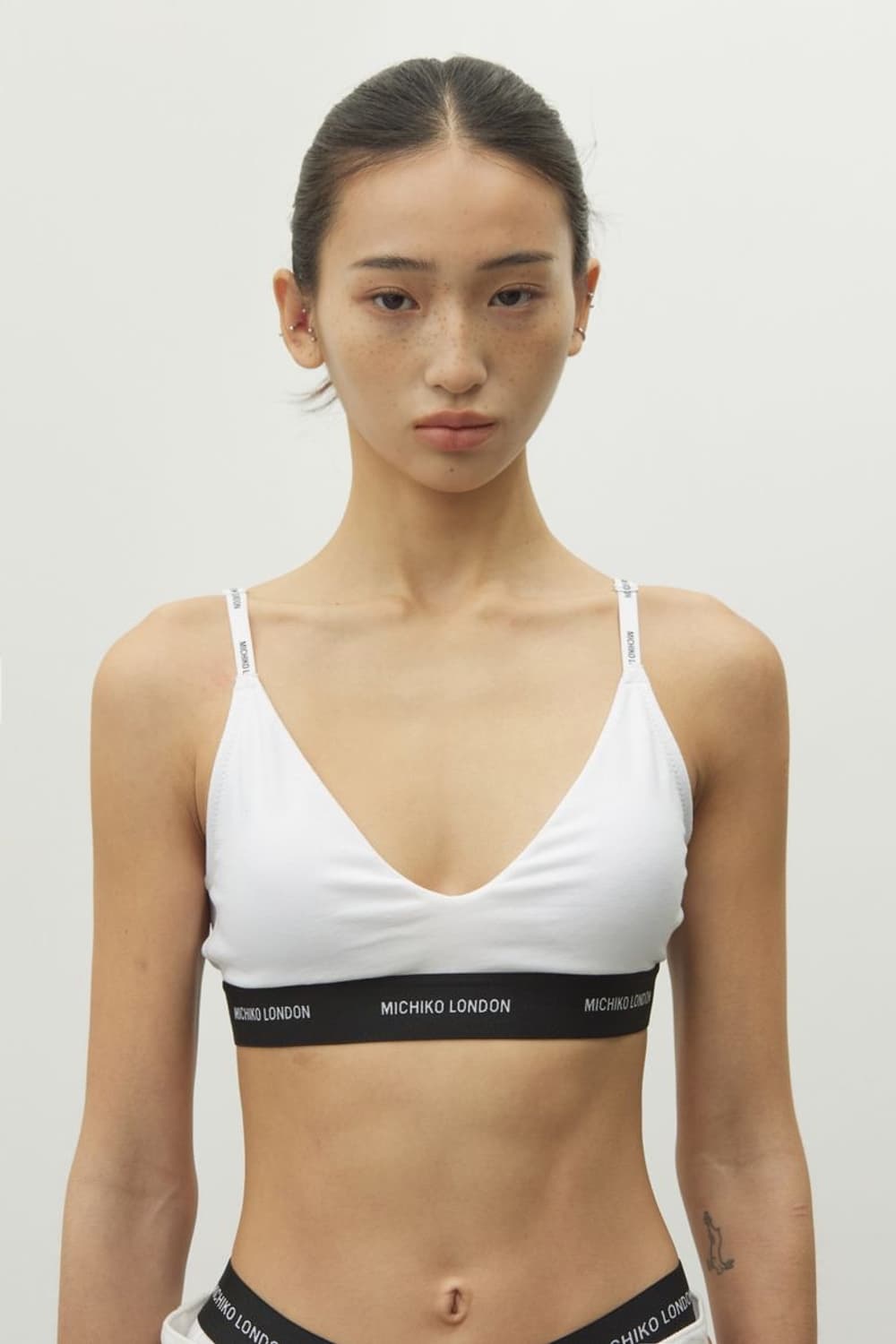 (새상품) 미치코런던 베이직로고 브라탑 S,M,L 상품이미지1