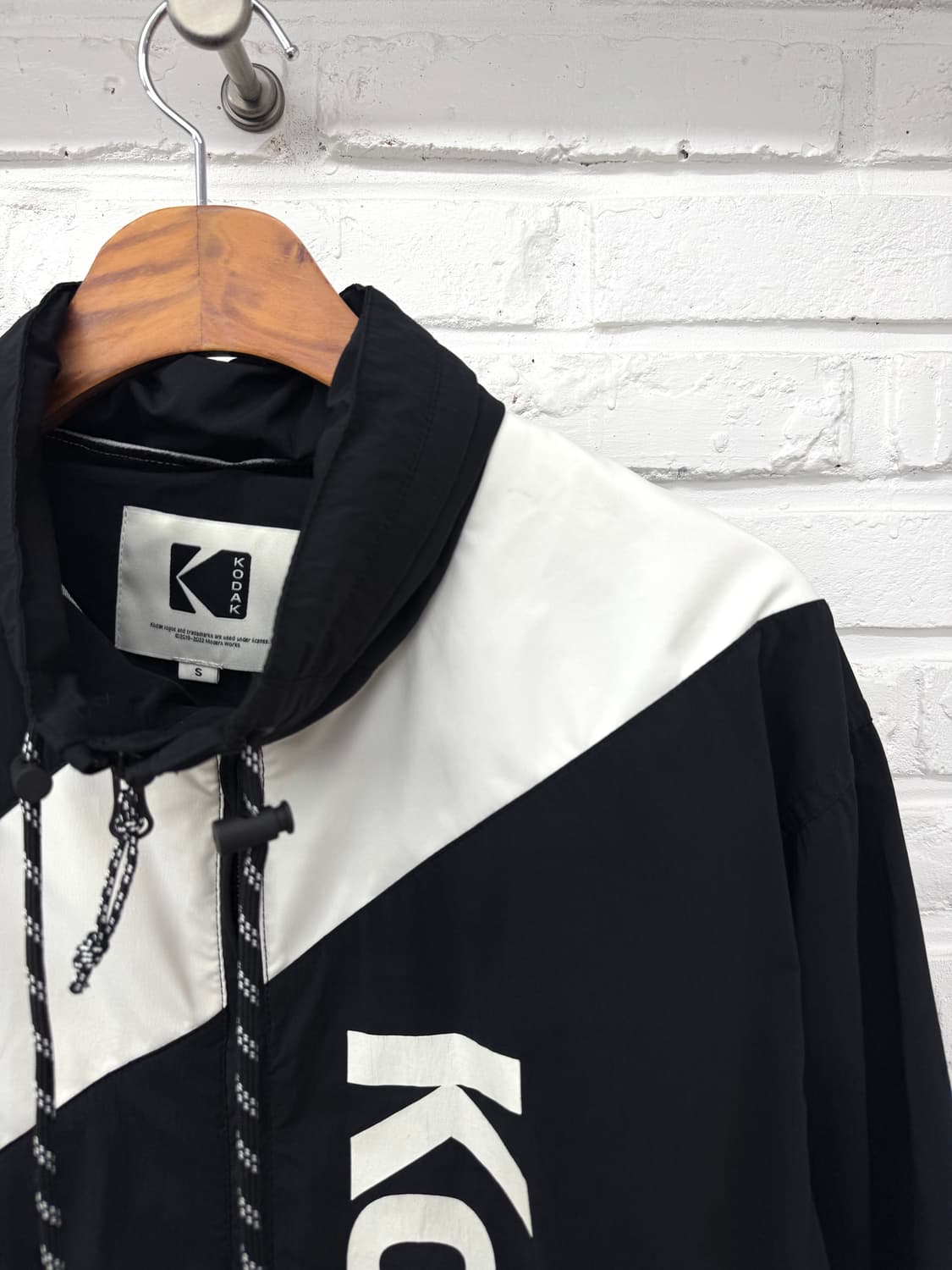 코닥 블랙 바람막이 상품이미지4