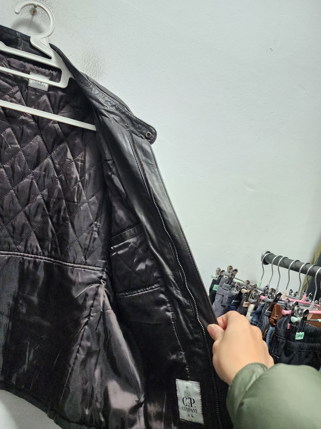 CP컴퍼니 손목로고 램스킨 레더 싱글 자켓 상품이미지4
