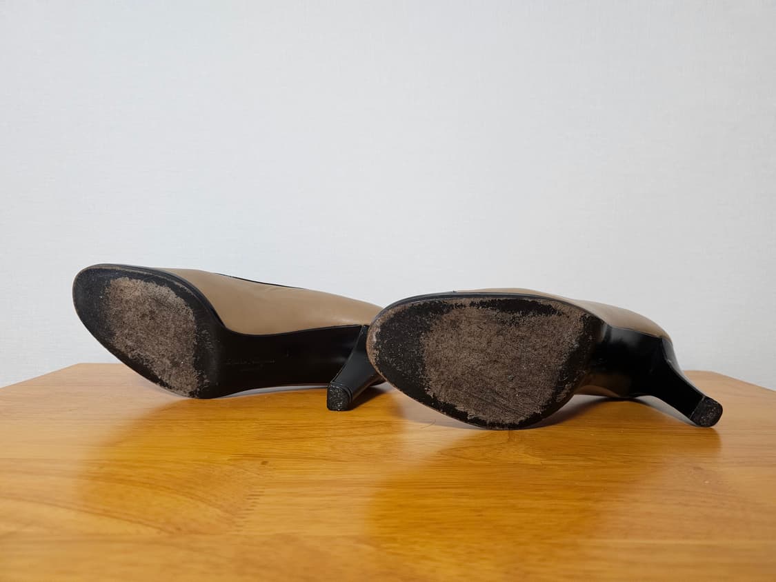 [신발정리] 페라가모 클래식 배색 펌프스 (6.5B / 235)

살바토 상품이미지10