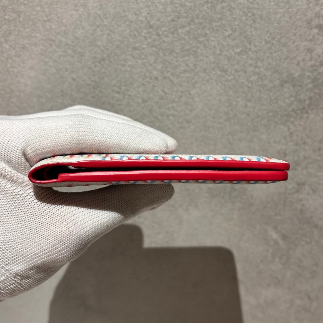  루이비통 다미에 스프레이 반지갑

 상품이미지6