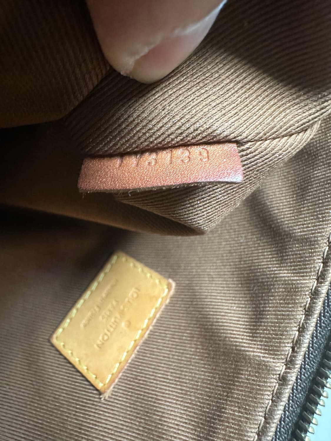 루이비통 에튀보야주 클러치 pm 상품이미지3