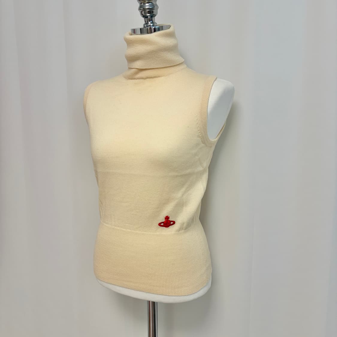 비비안웨스트우드 하이넥 베스트 니트 아이보리 상품이미지2