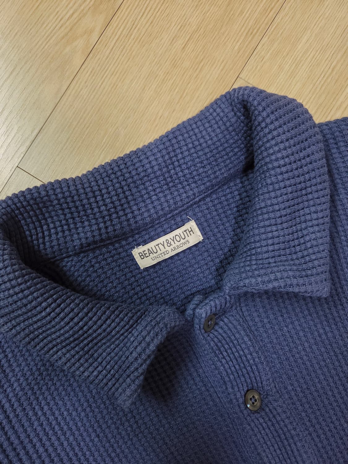 뷰티앤유스 더스티 블루 와플 칼라 티셔츠 상품이미지7