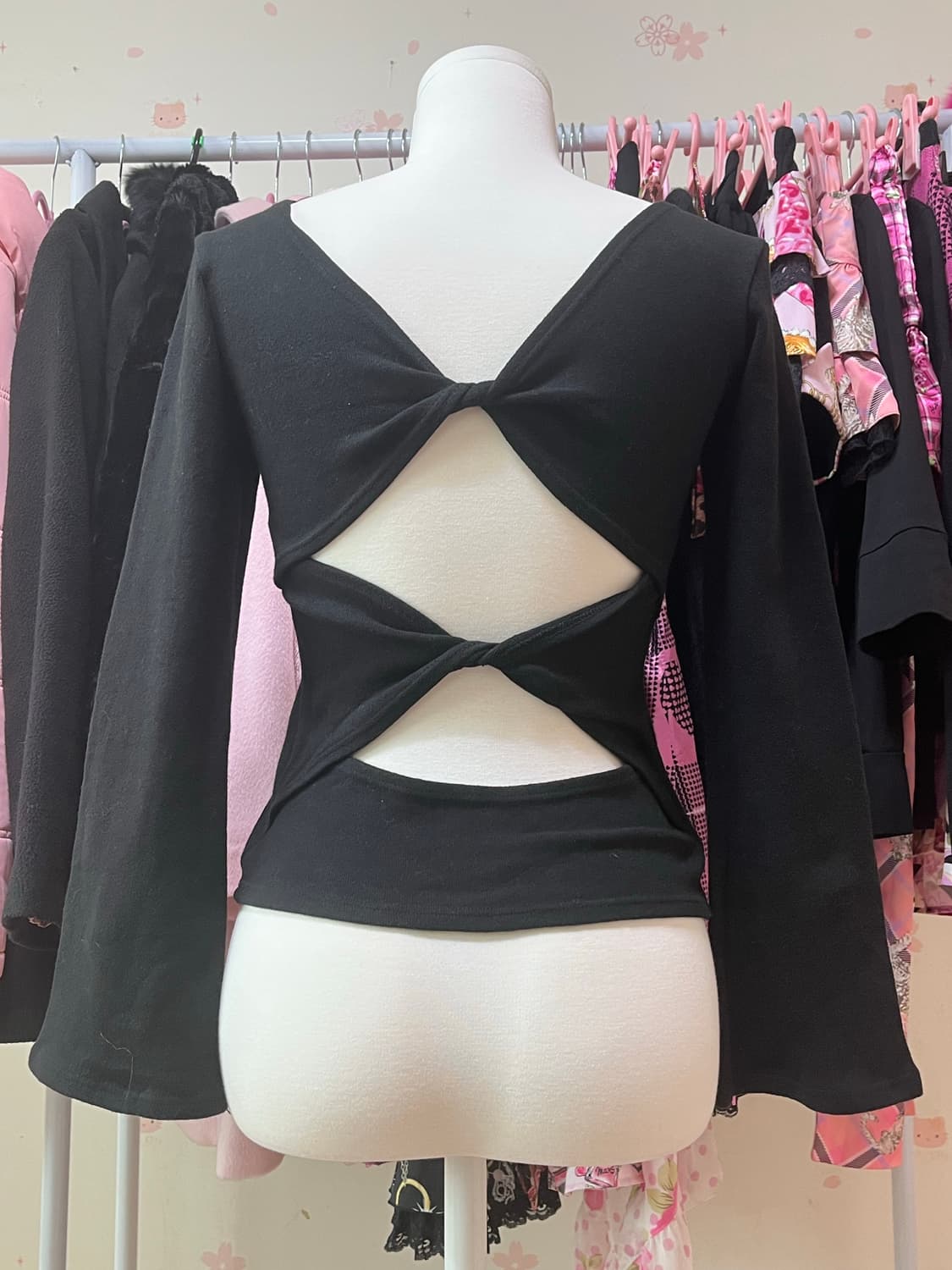 갸루 브이넥 블랙 백트임 탑 상품이미지1