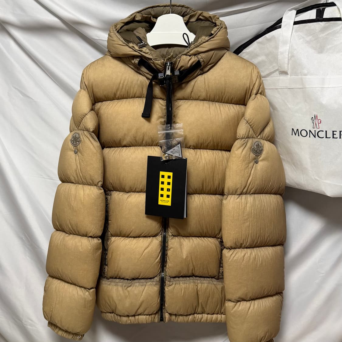 [새상품/선물가능] 몽클레어 알릭스 알몬드 푸퍼 패딩 샌드 3사이즈 상품이미지1