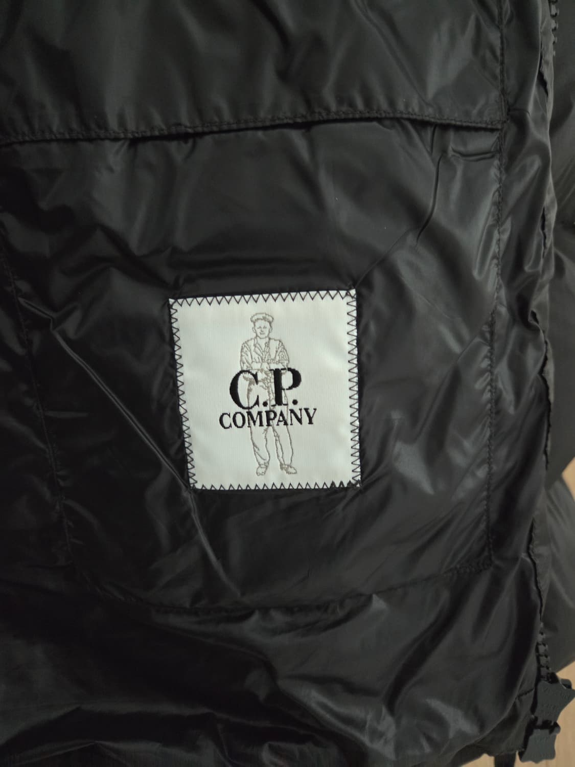 CP 컴퍼니 D.D. Shell 후드 다운 자켓 블랙 L판매합니다 상품이미지3