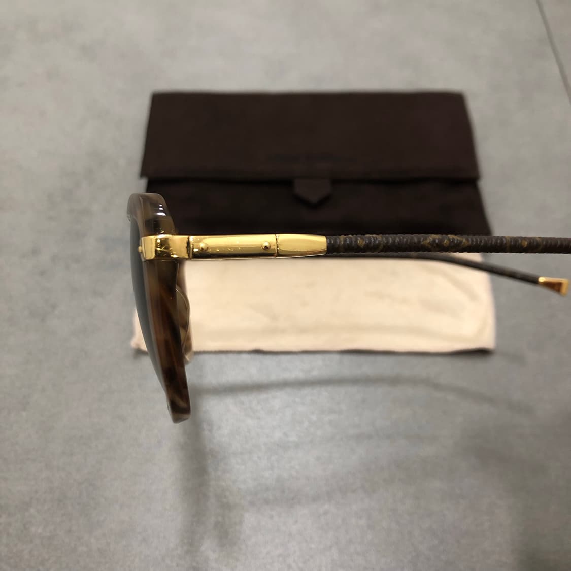 루이비통 모노그램 폴딩 선글라스 상품이미지3