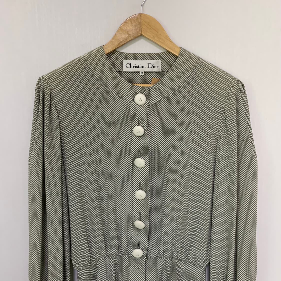 크리스찬 디올 빈티지 빅버튼 도트 러플 실크 블라우스 그레이 모리걸 상품이미지4