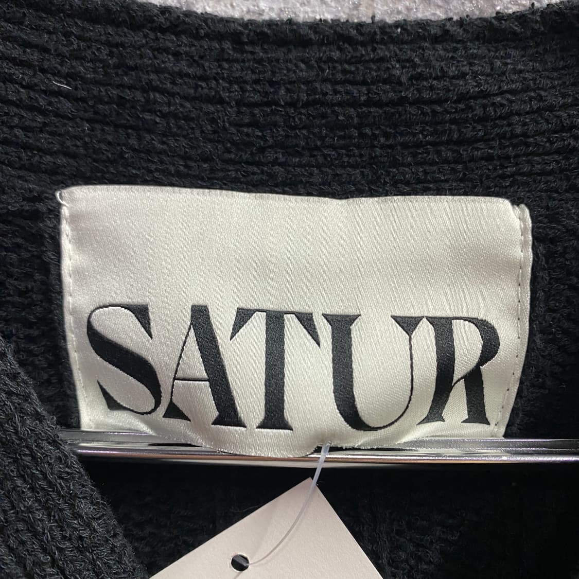 세터 파로 블랙 부클 가디건 B4105 상품이미지4