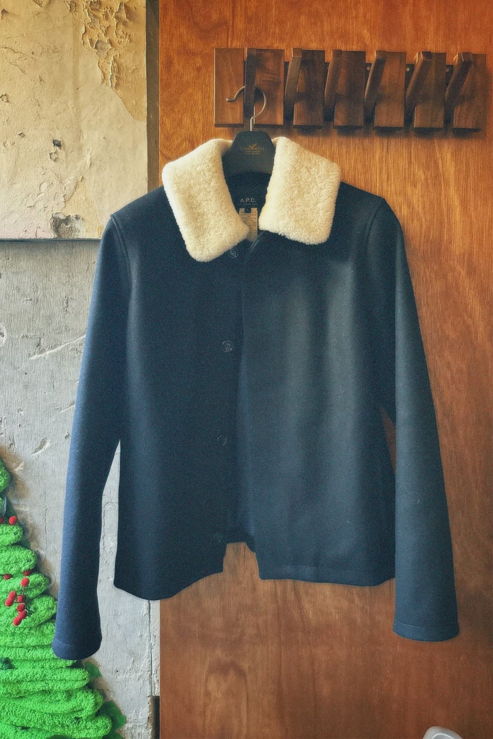 A.P.C. 쉬어링 카라 자켓. 상품이미지7