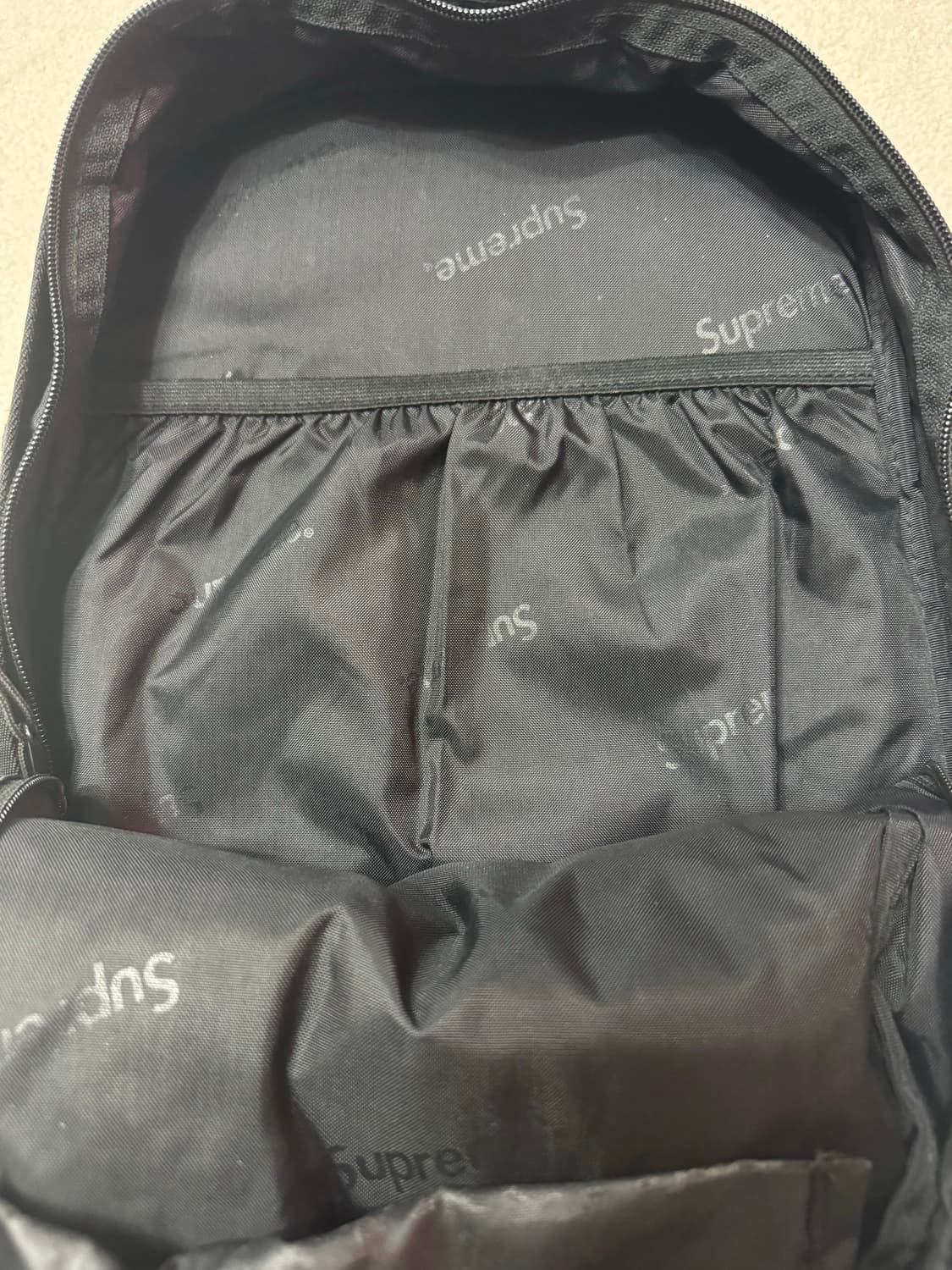 슈프림 백팩 블랙 18FW 상품이미지3