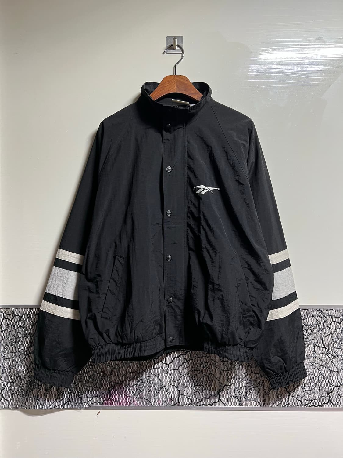 리복 블랙 바람막이 자켓 화이트 라인 상품이미지1