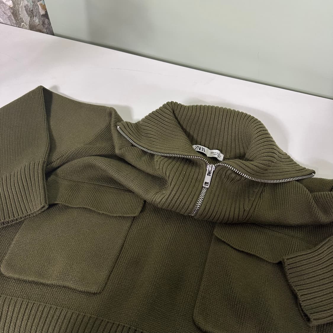 우먼FREE 자라 카키 투포켓 하이넥 반집업니트 상품이미지1