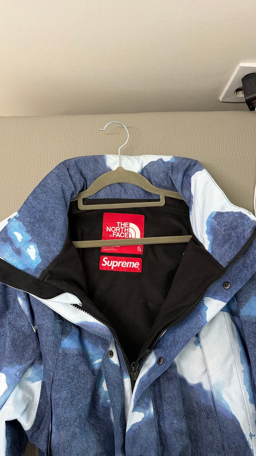 슈프림 x 노스페이스 블리치드 데님 프린트 마운틴 자켓 인디고 21FW 상품이미지3