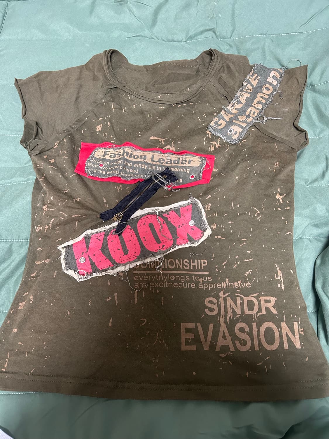 디테일 그런지 빈티지 반팔 카키 티셔츠 상품이미지1