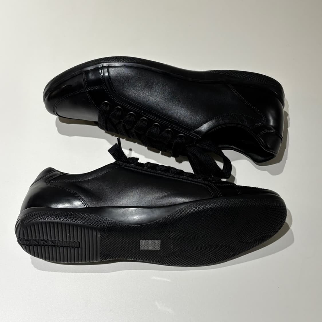 8.5) 프라다 블랙 레더 스니커즈 상품이미지3