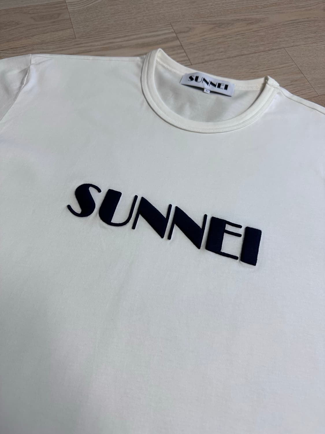 써네이 sunnei 자수 로고 반팔 티셔츠 화이트 L 사이즈 상품이미지2