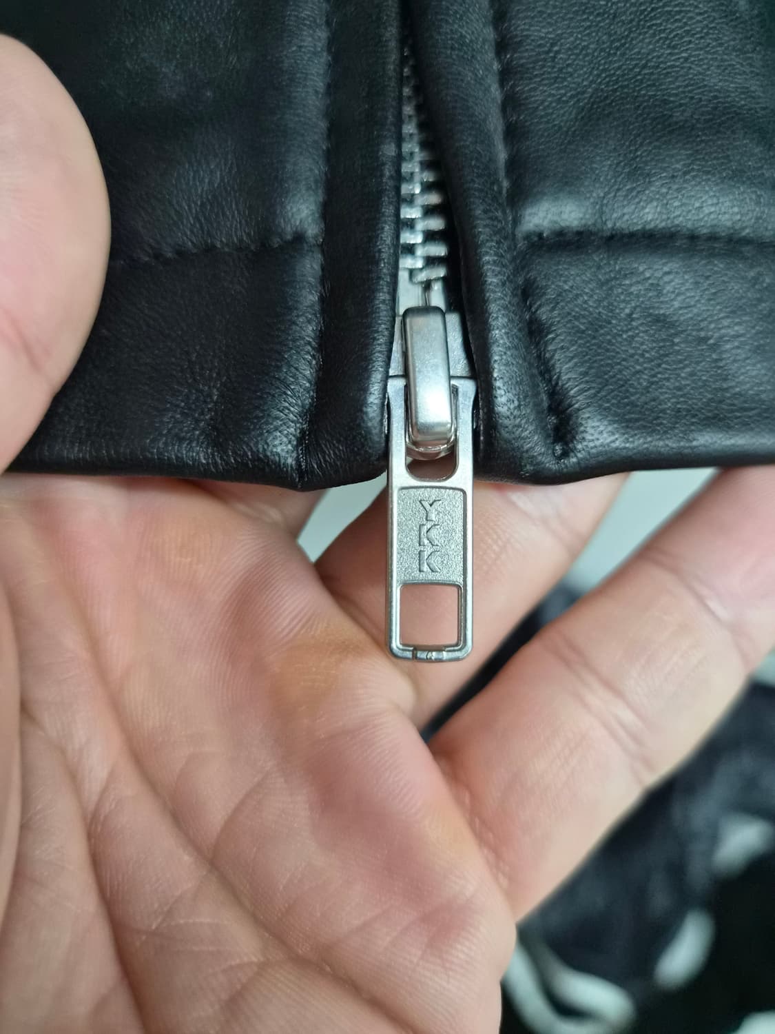 L/110) 비바스튜디오 싱글 레더자켓 팝니다 상품이미지3