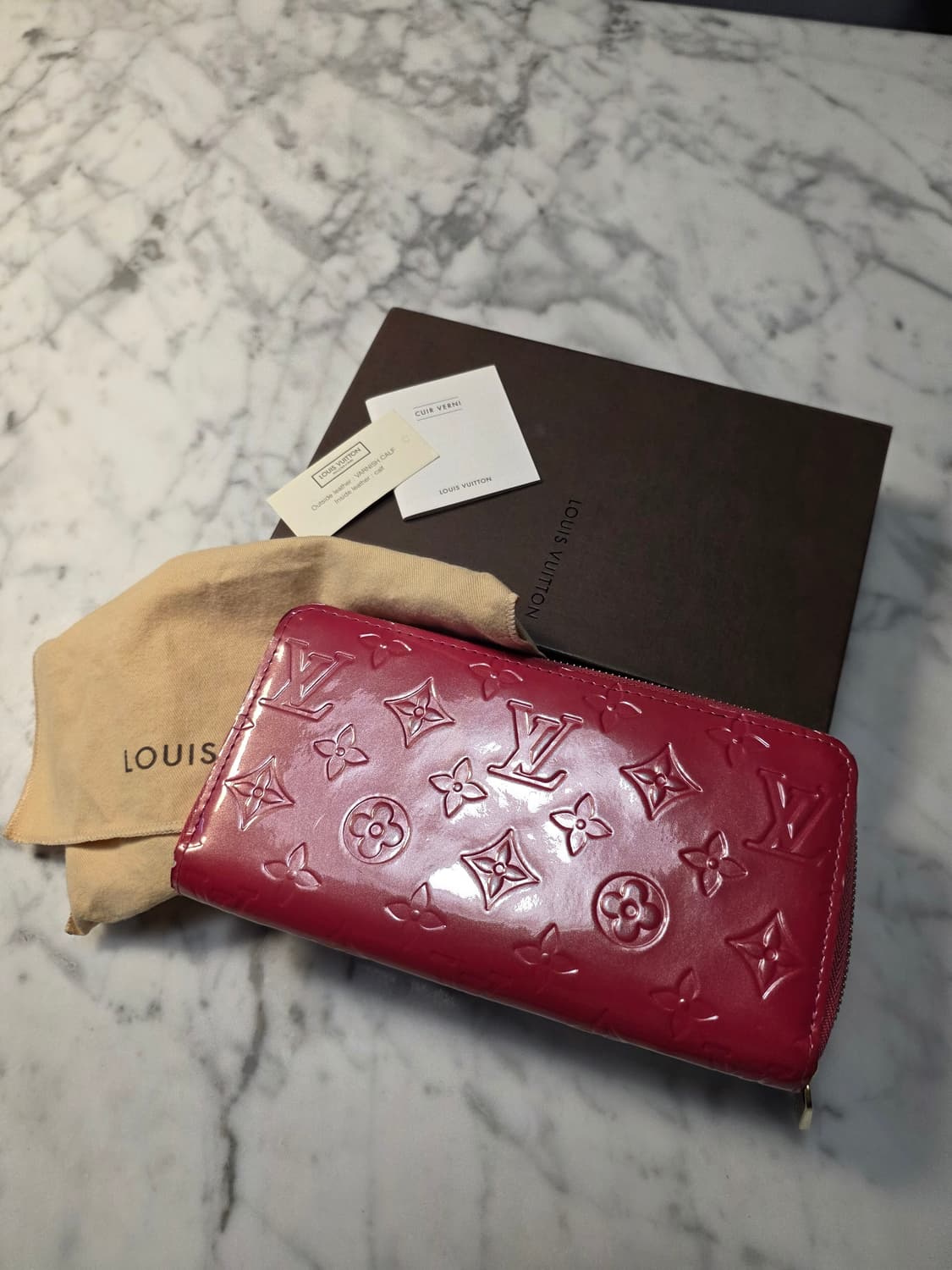 루이비통 베르니 애나멜 장지갑 핑크 지피월렛 상품이미지1