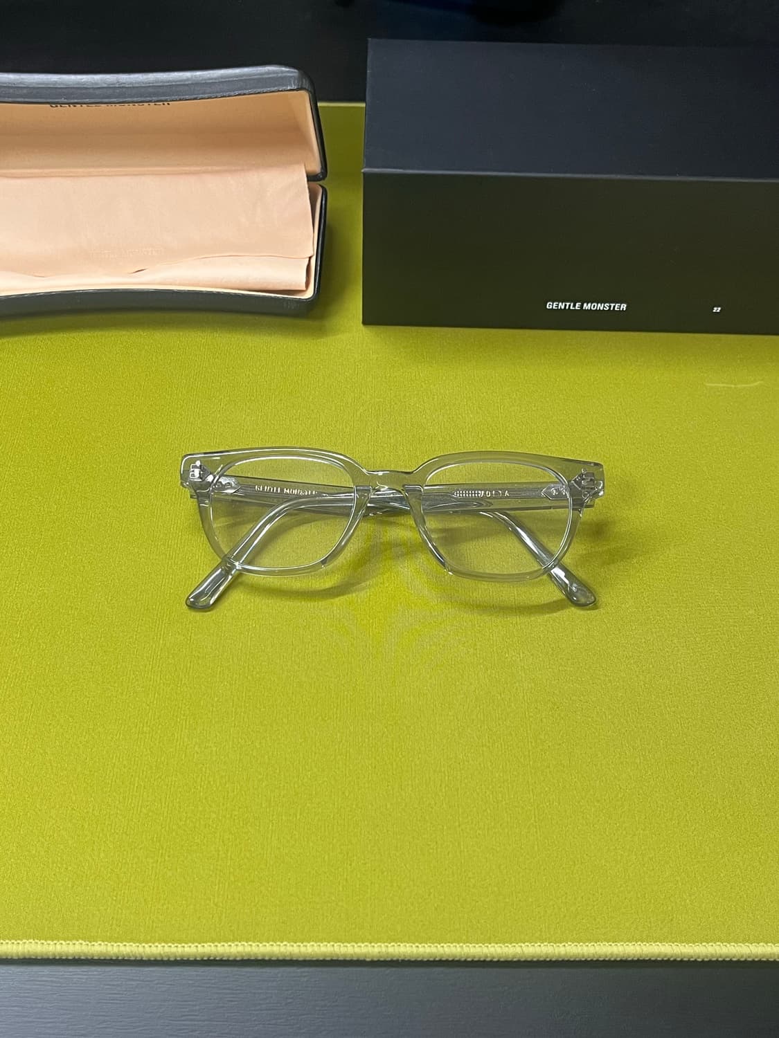 젠틀몬스터 볼타 01 클리어 그레이 상품이미지1