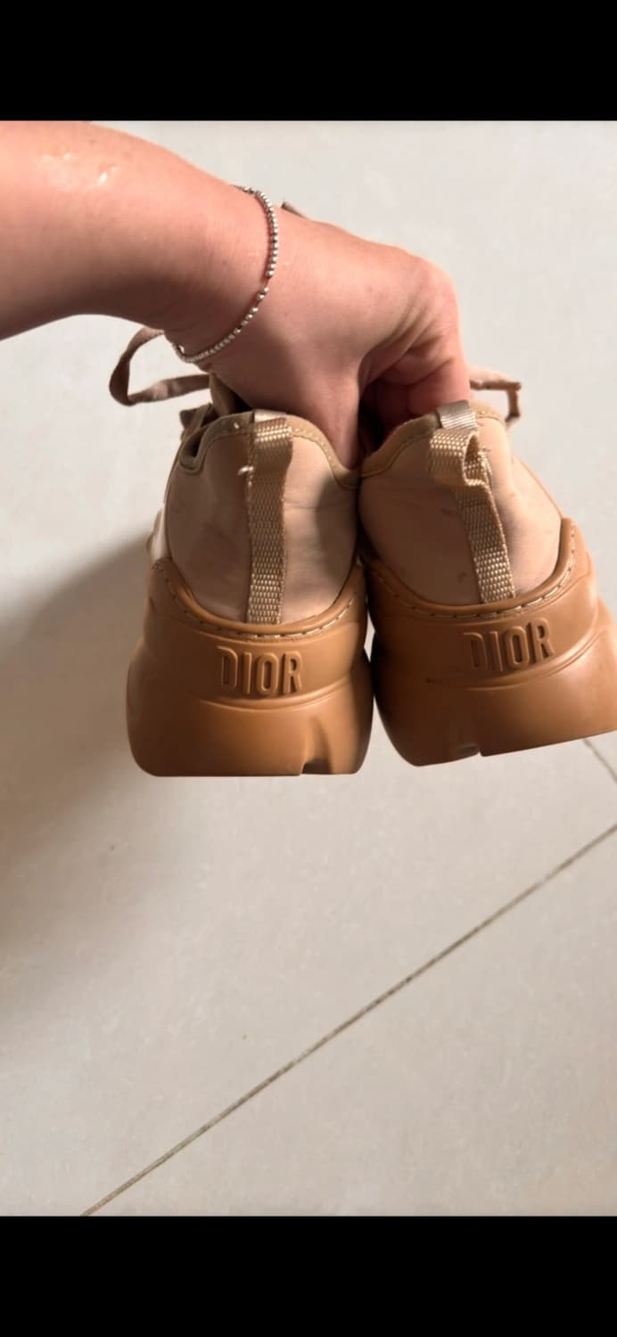 디올 D-Connect 스니커즈 누드 베이지 37.5(240)  5회 착 상품이미지2