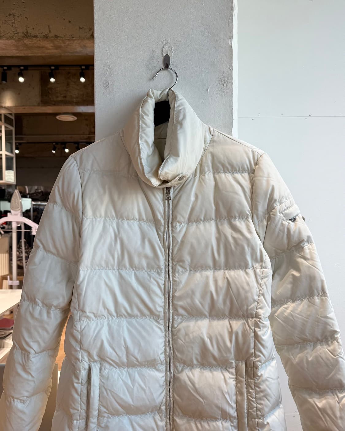 프라다 화이트 폭스 나일론 패딩 점퍼  상품이미지3