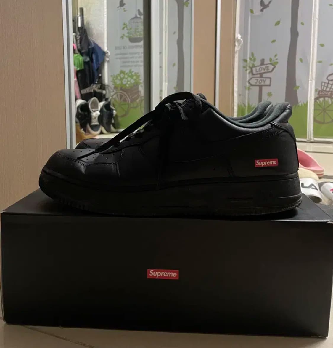 슈프림 에어포스 1 로우 블랙 285 상품이미지1