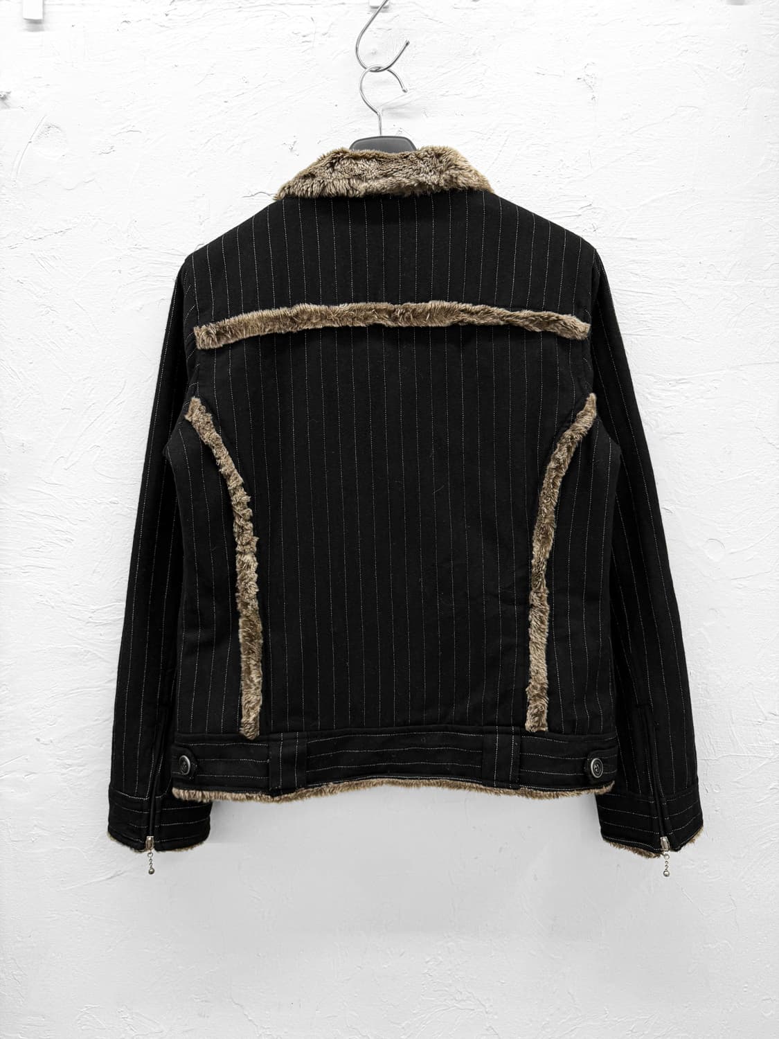 down by the water 핀 스트라이프 퍼 자켓 상품이미지5