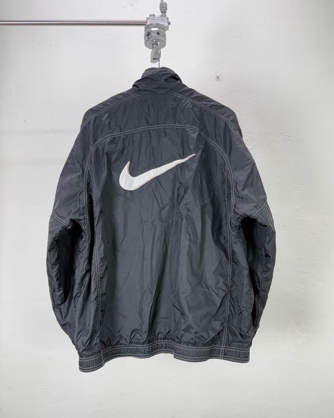나이키 90s 블랙 파이핑 스우시 나일론 쉘 자켓 상품이미지6