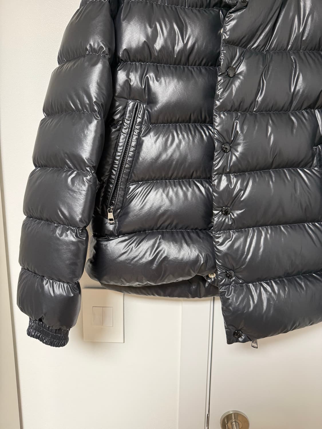 [100-105사이즈] 몽클레어 24fw Lule 룰레 숏패딩 유광 블랙 상품이미지4