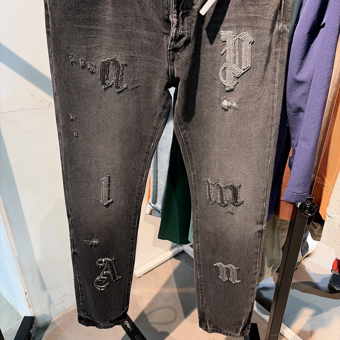 (정품/새상품) 팜 엔젤스 남성 블랙 로고 패치 데님 팬츠 상품이미지2