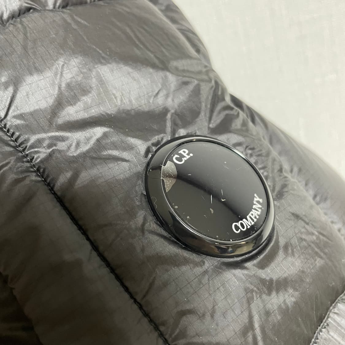 [L]24fw cp컴퍼니 dd쉘 구스다운 논후드 패딩 상품이미지4