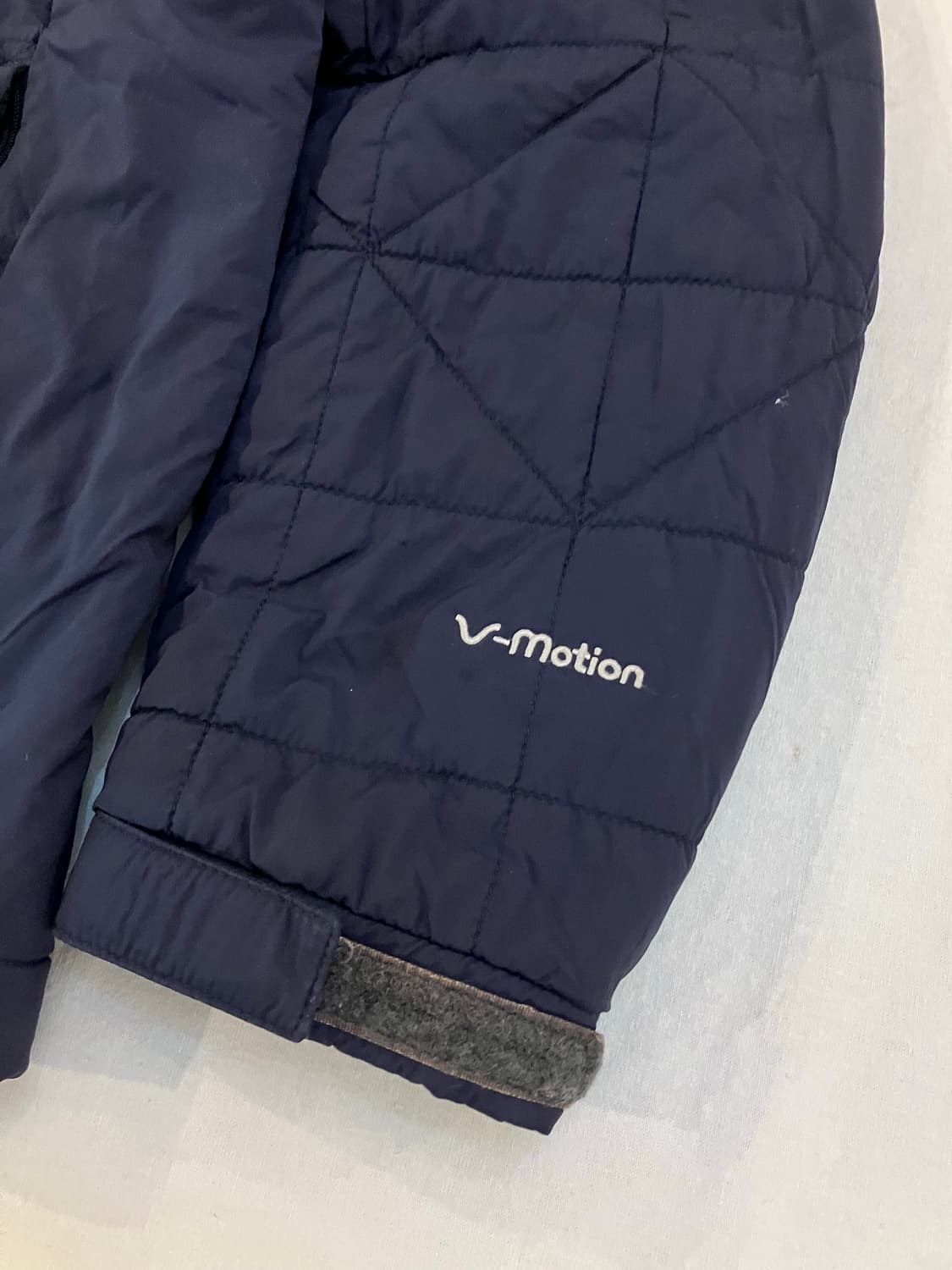 노스페이스 브이모션 바둑판 퀼팅 경량패딩 상품이미지2