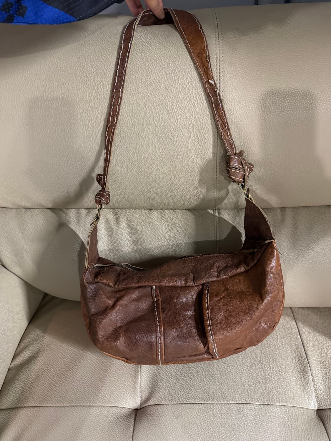 Distressed real leather crescent bag 상품이미지2