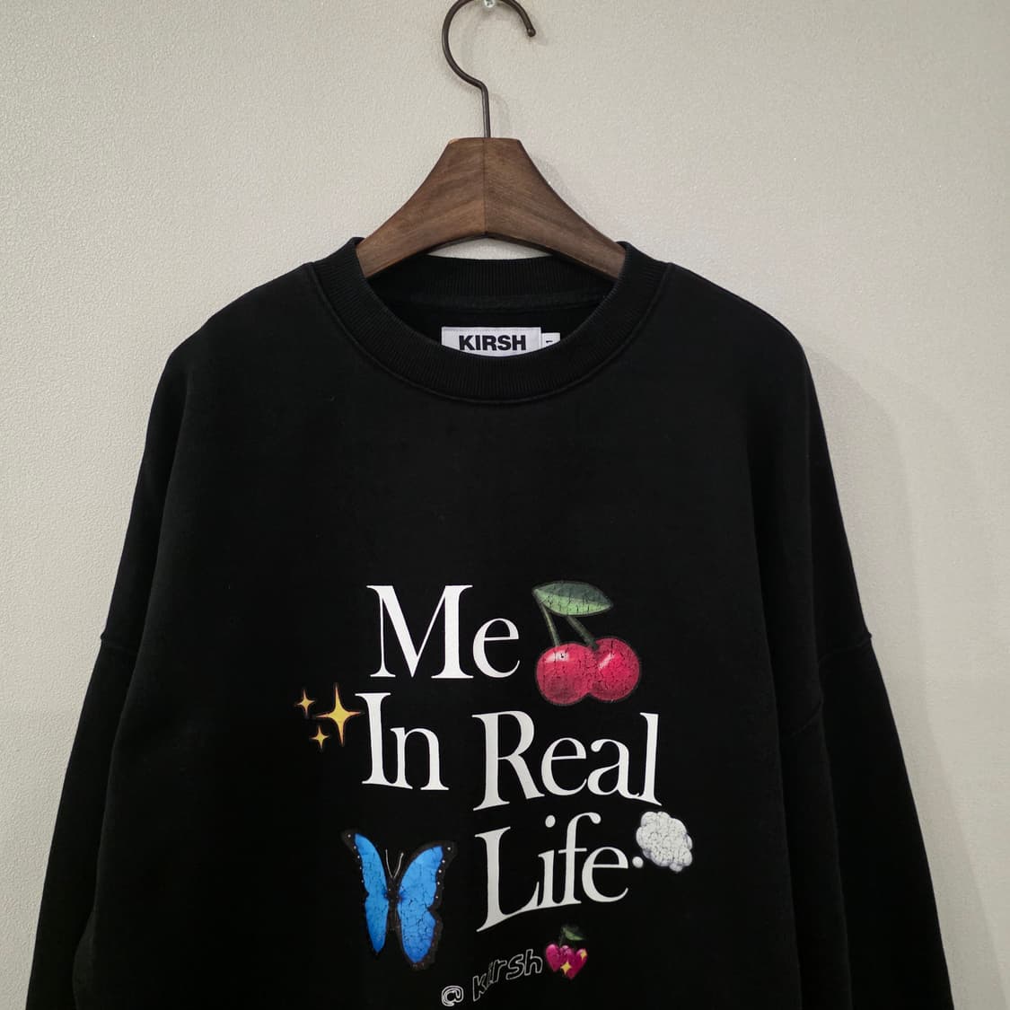 키르시 미 인 리얼 라이프 블랙 맨투맨 상품이미지3