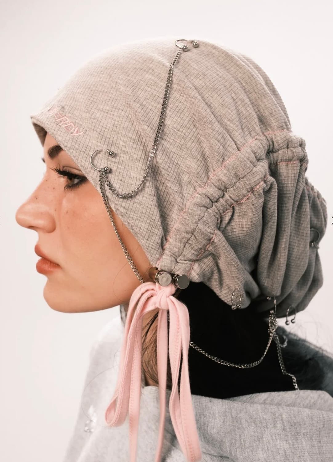 NERDY x OHTNYC GRAY PIERCED SLOUCH 비니 상품이미지1