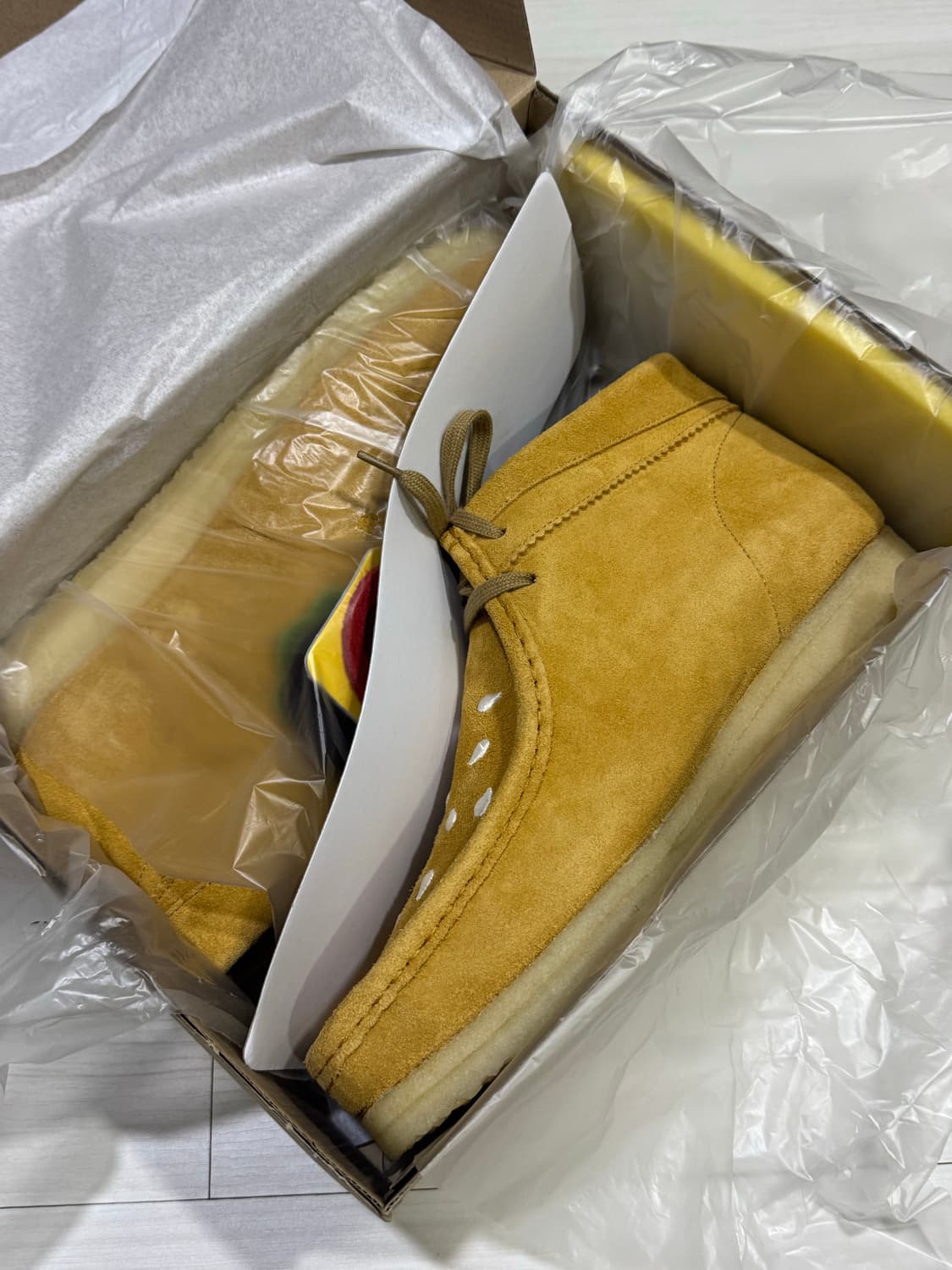 클락스 반디더핑크 콜라보 왈라비 부츠 판매합니다.  상품이미지4